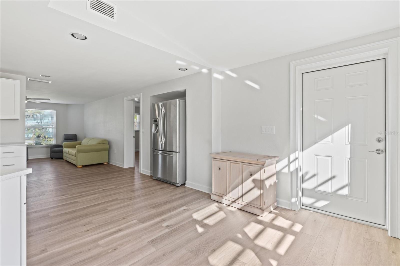 Image 19 of 69 For 612 Frances Street