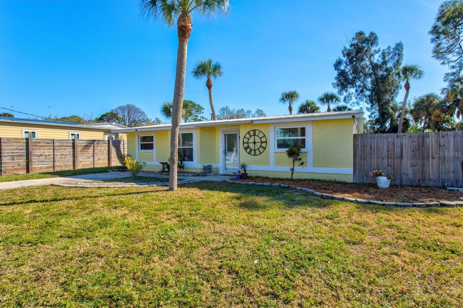 Image 2 of 69 For 612 Frances Street