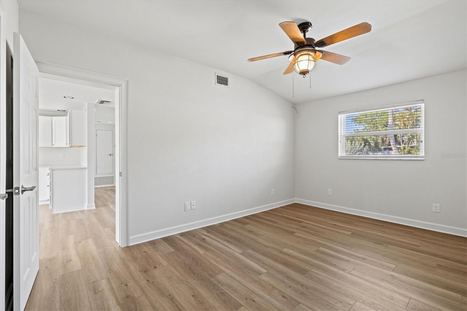 Image 22 of 69 For 612 Frances Street