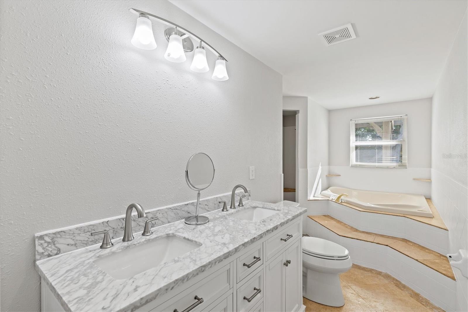 Image 26 of 69 For 612 Frances Street