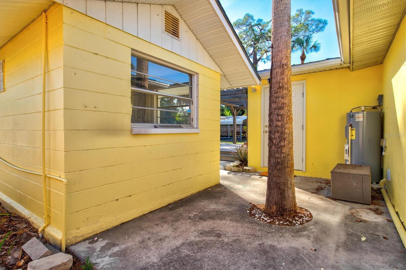 Image 31 of 69 For 612 Frances Street