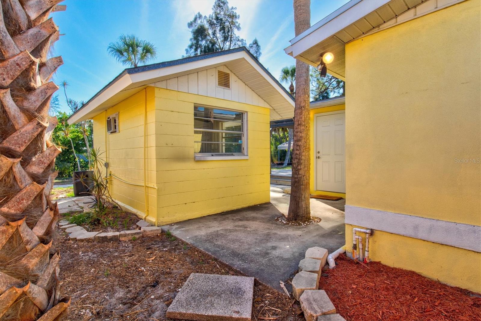 Image 32 of 69 For 612 Frances Street