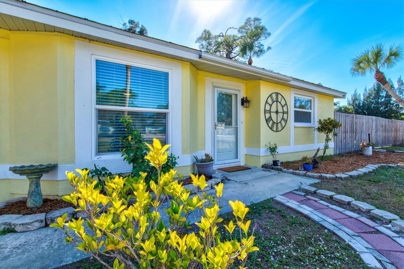 Image 4 of 69 For 612 Frances Street