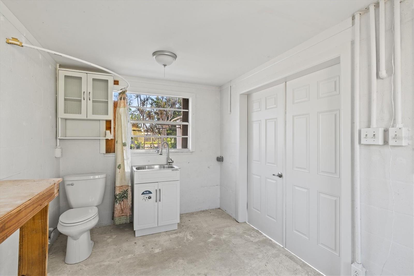 Image 41 of 69 For 612 Frances Street