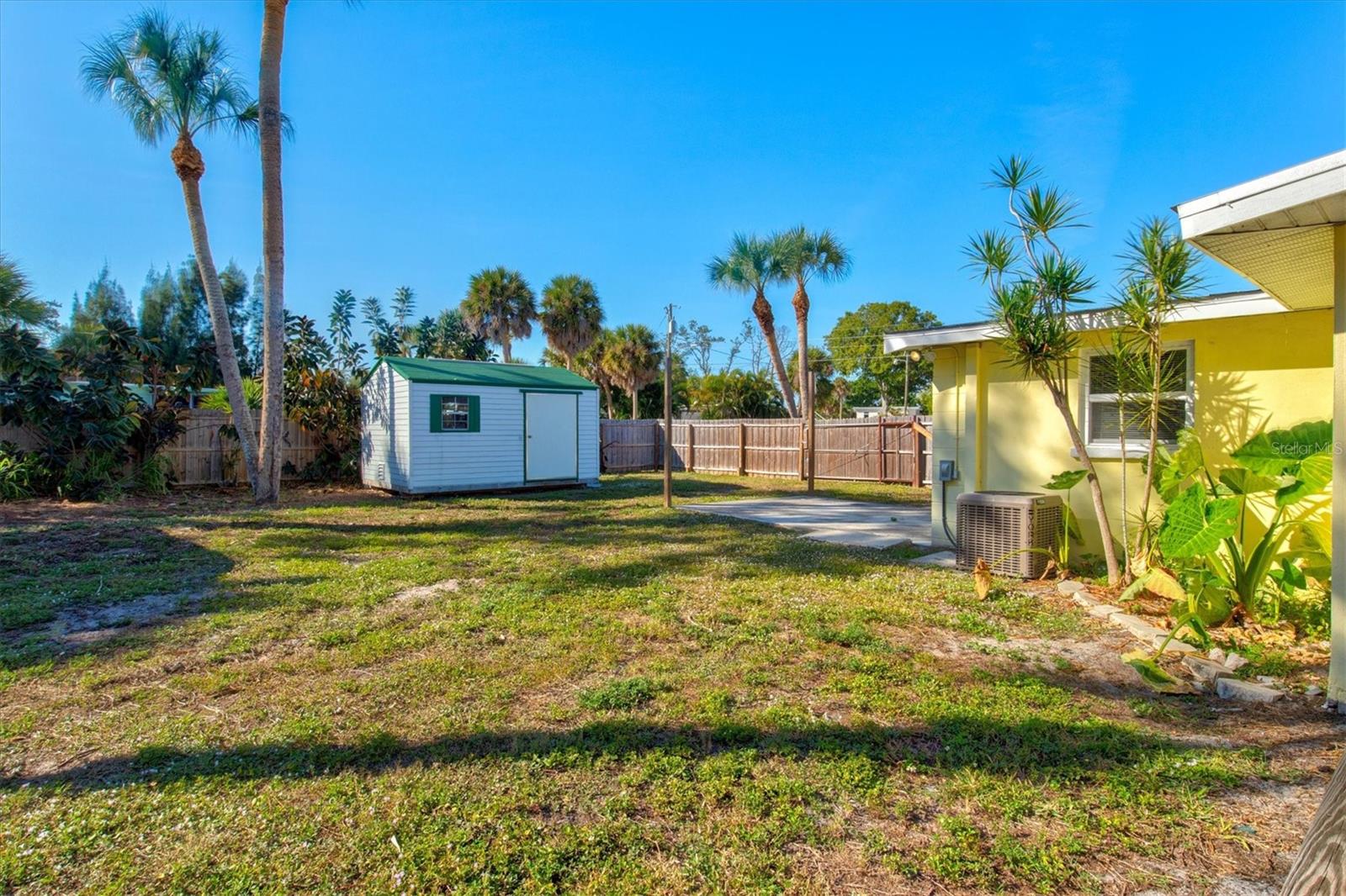 Image 43 of 69 For 612 Frances Street