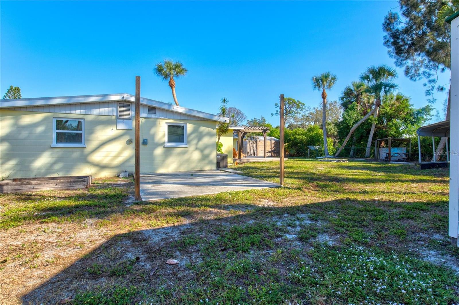 Image 45 of 69 For 612 Frances Street