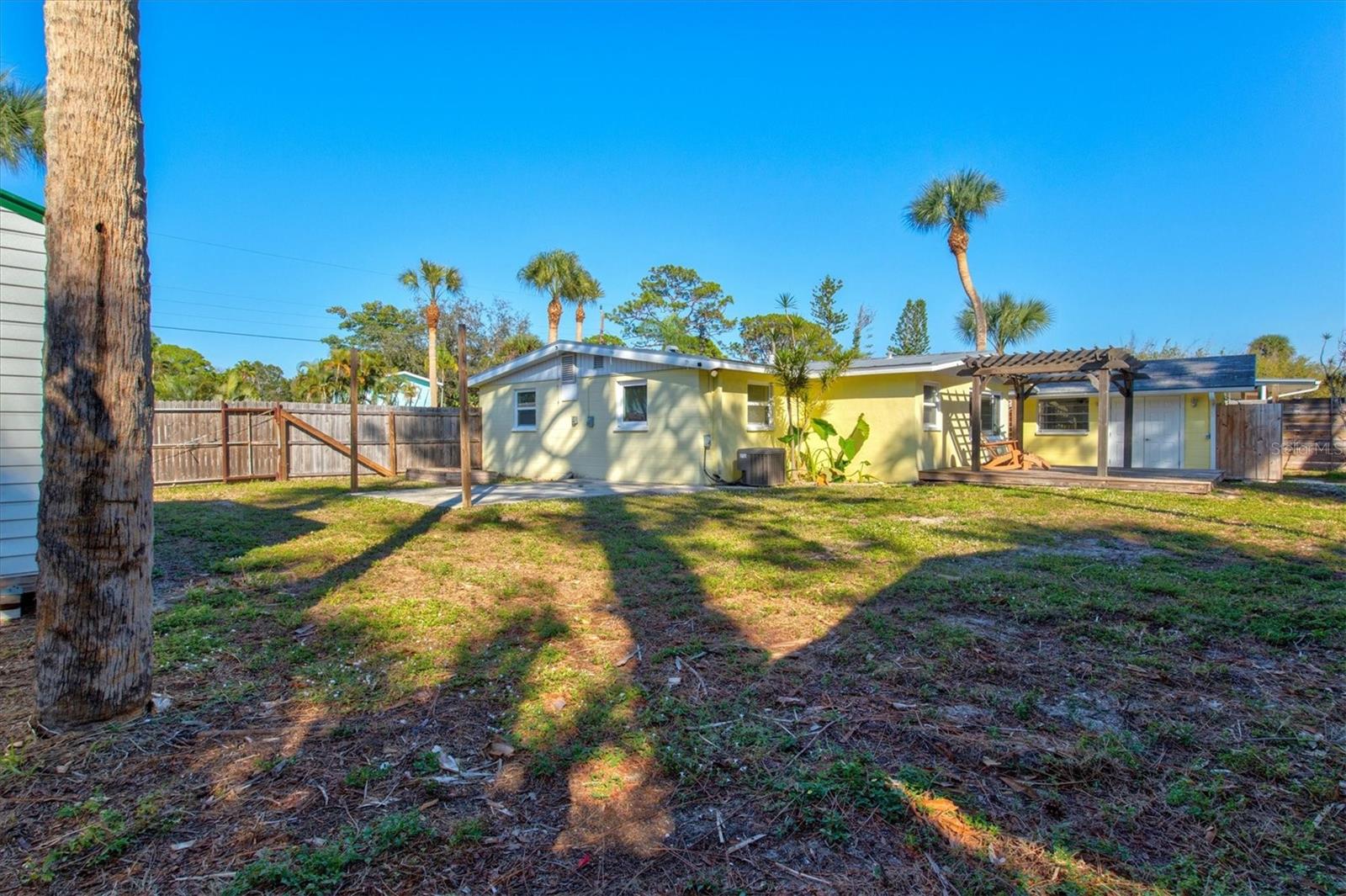 Image 47 of 69 For 612 Frances Street