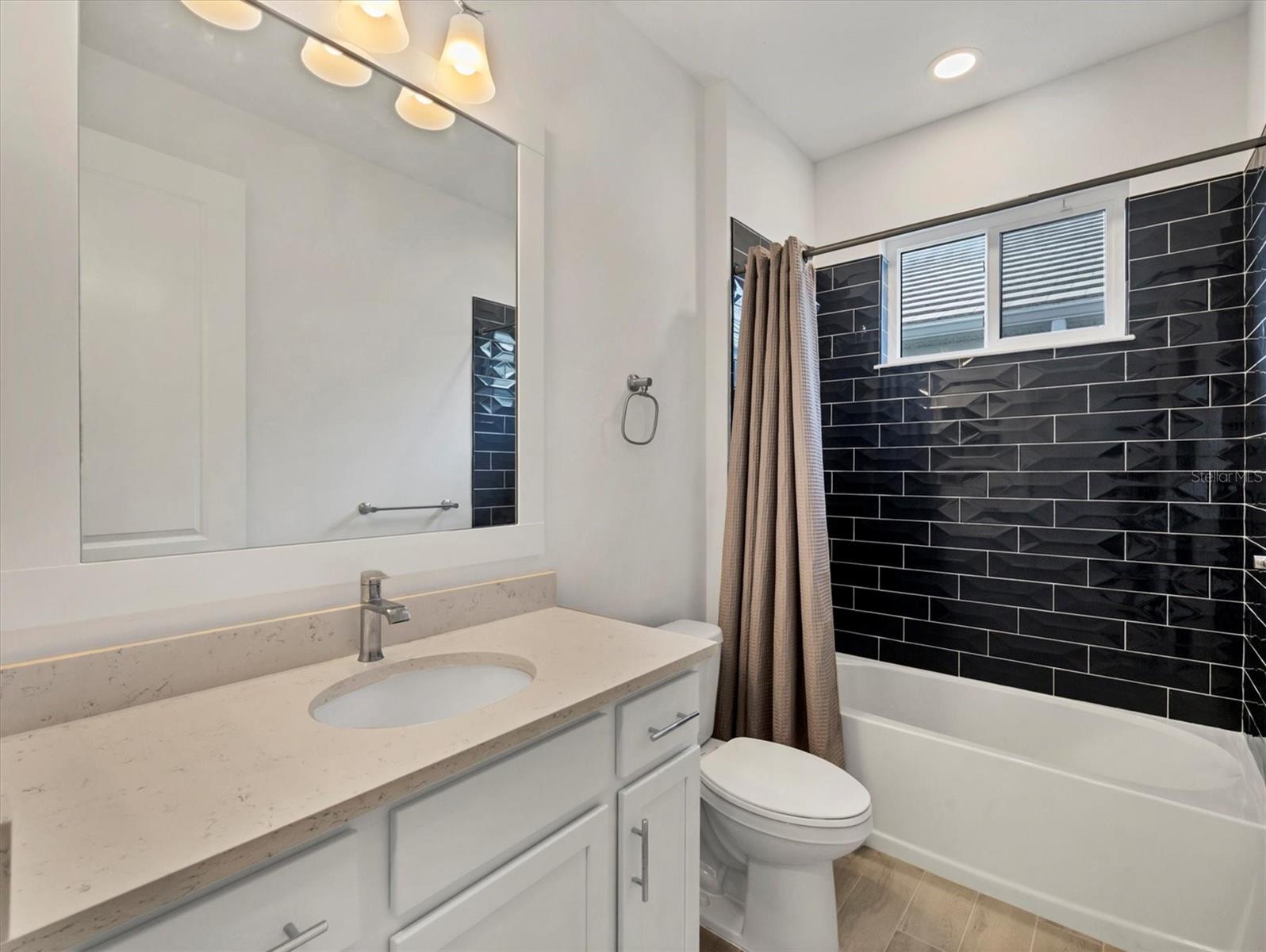 Image 18 of 40 For 1027 Waterline Court