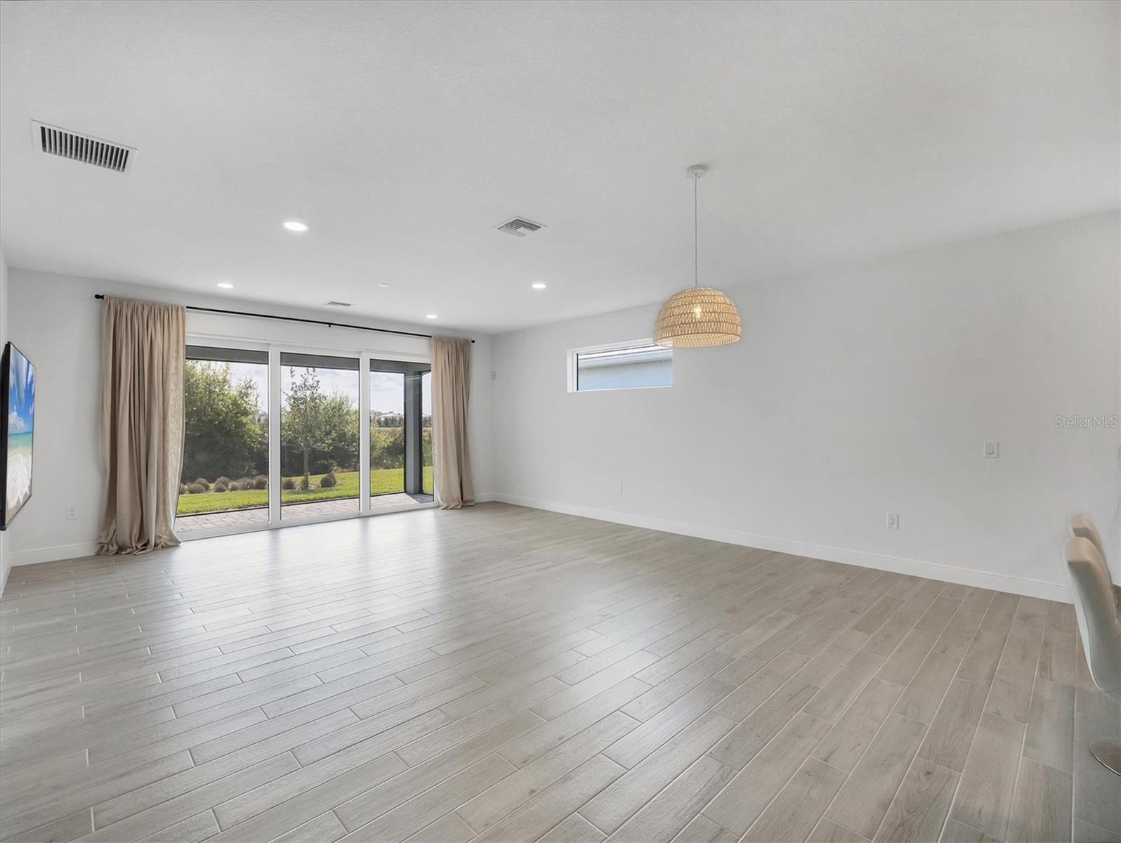 Image 9 of 40 For 1027 Waterline Court