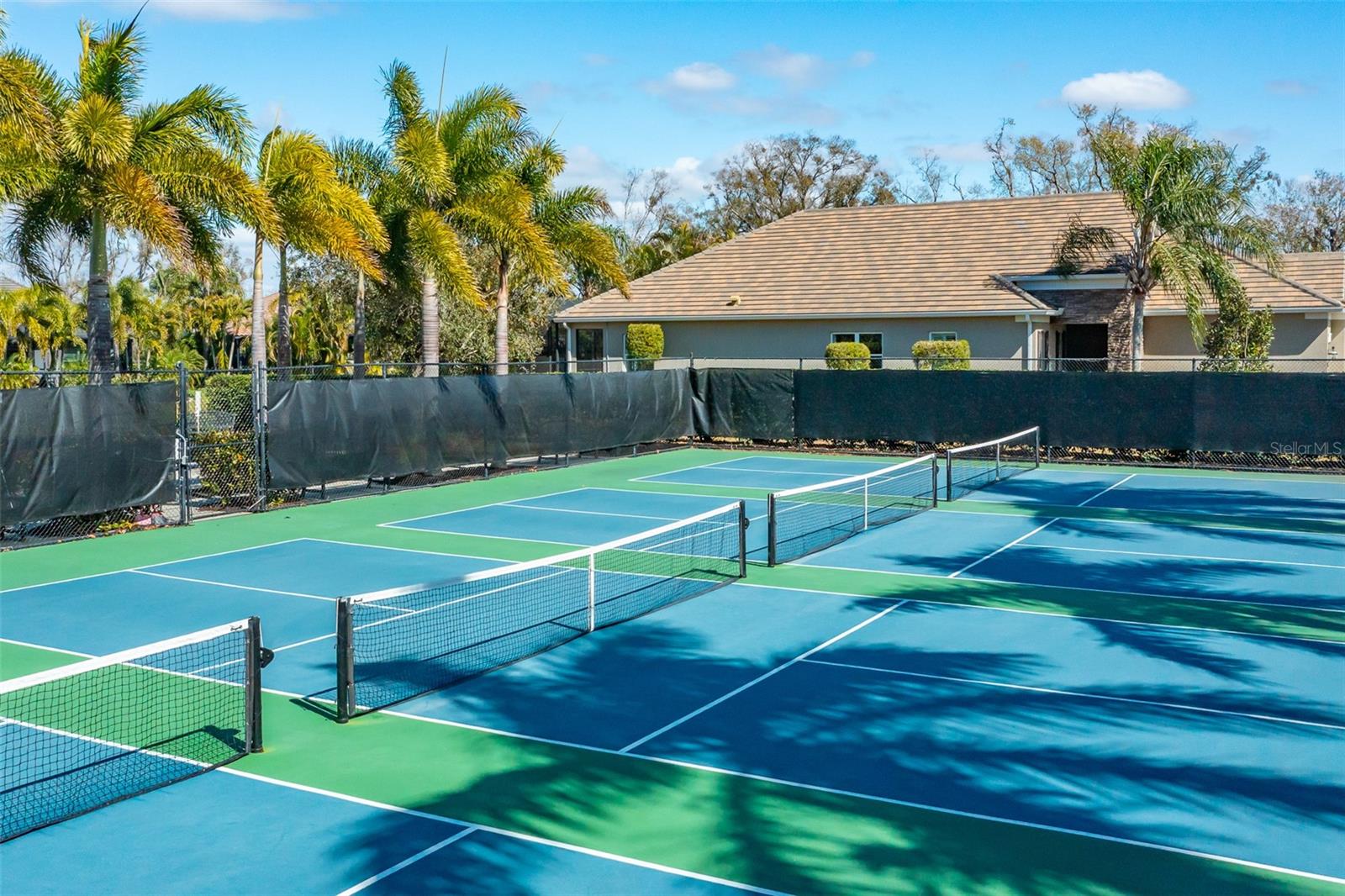 Image 28 of 32 For 2726 Sapphire Blue Lane