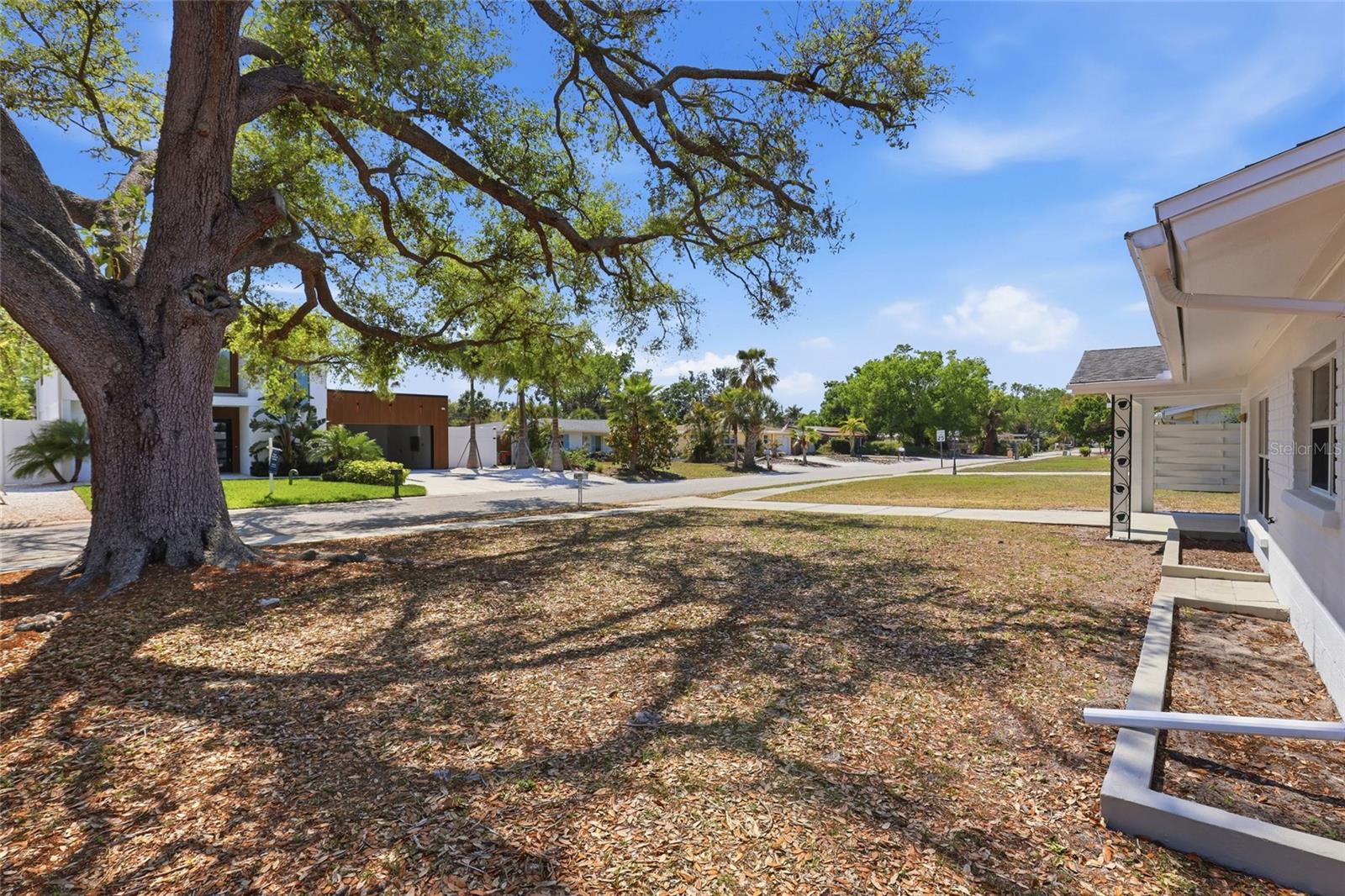 Image 5 of 31 For 2227 Grove Street