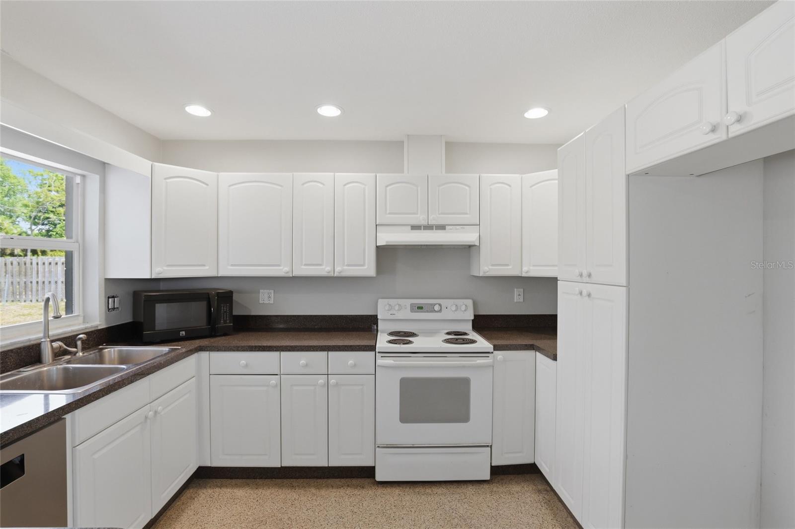 Image 9 of 31 For 2227 Grove Street