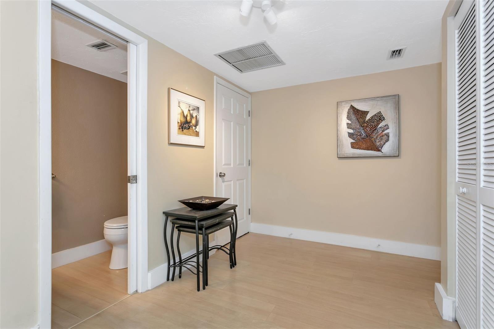 Image 10 of 71 For 9000 Midnight Pass Road 5