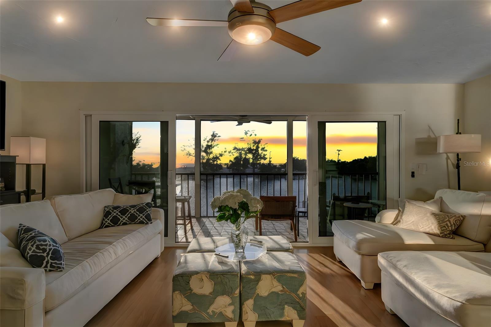 Image 12 of 71 For 9000 Midnight Pass Road 5