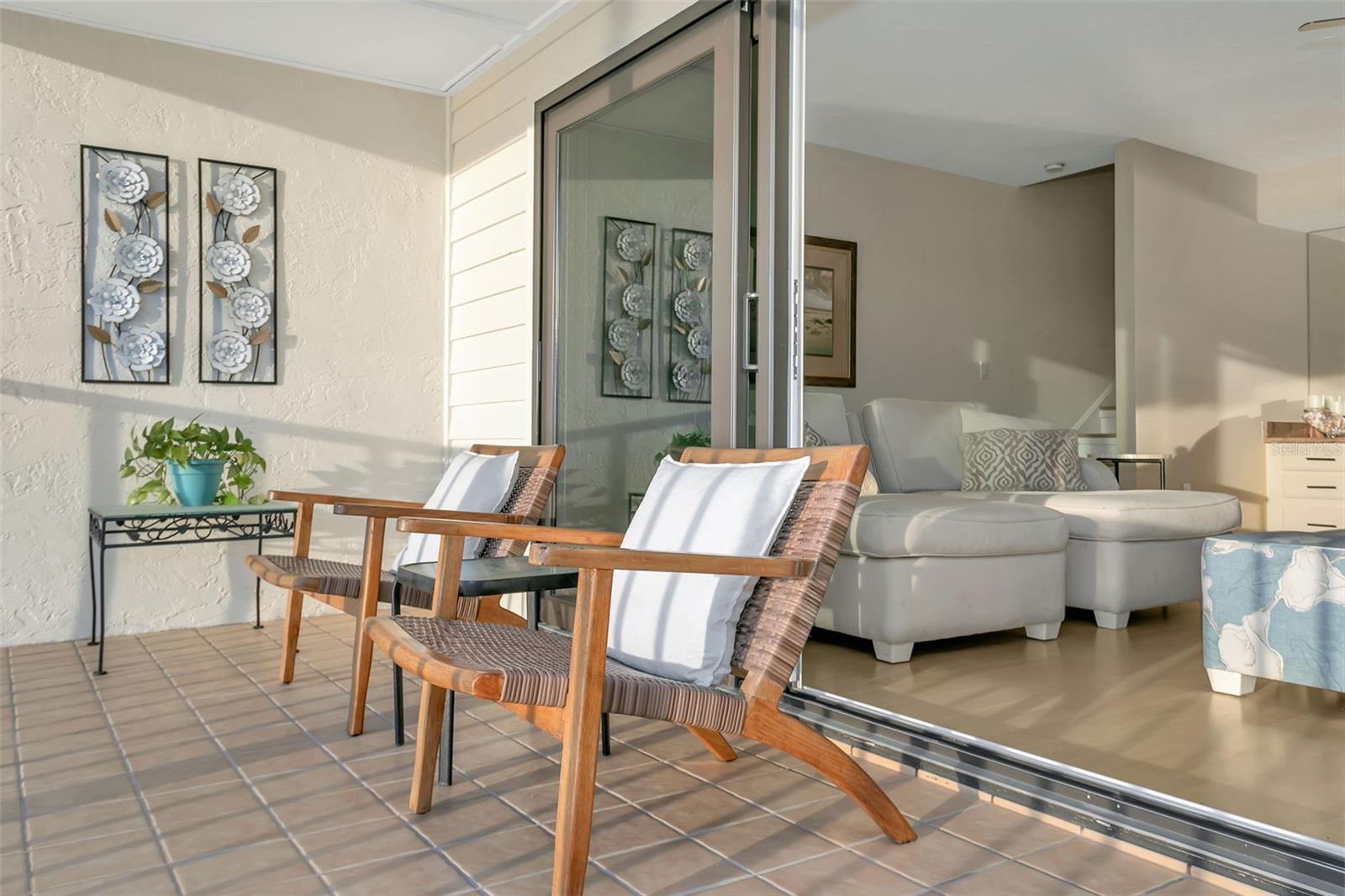 Image 14 of 71 For 9000 Midnight Pass Road 5