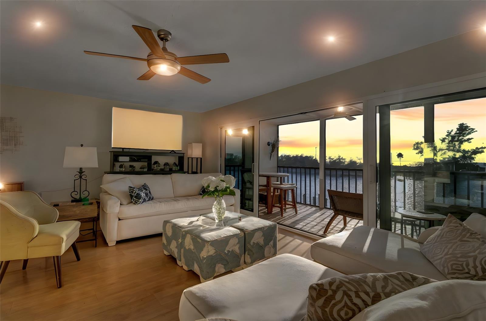 Image 17 of 71 For 9000 Midnight Pass Road 5