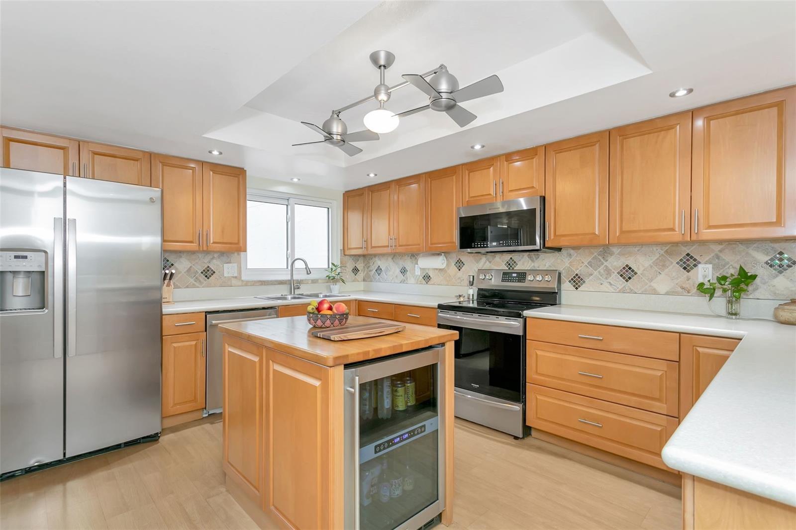 Image 18 of 71 For 9000 Midnight Pass Road 5