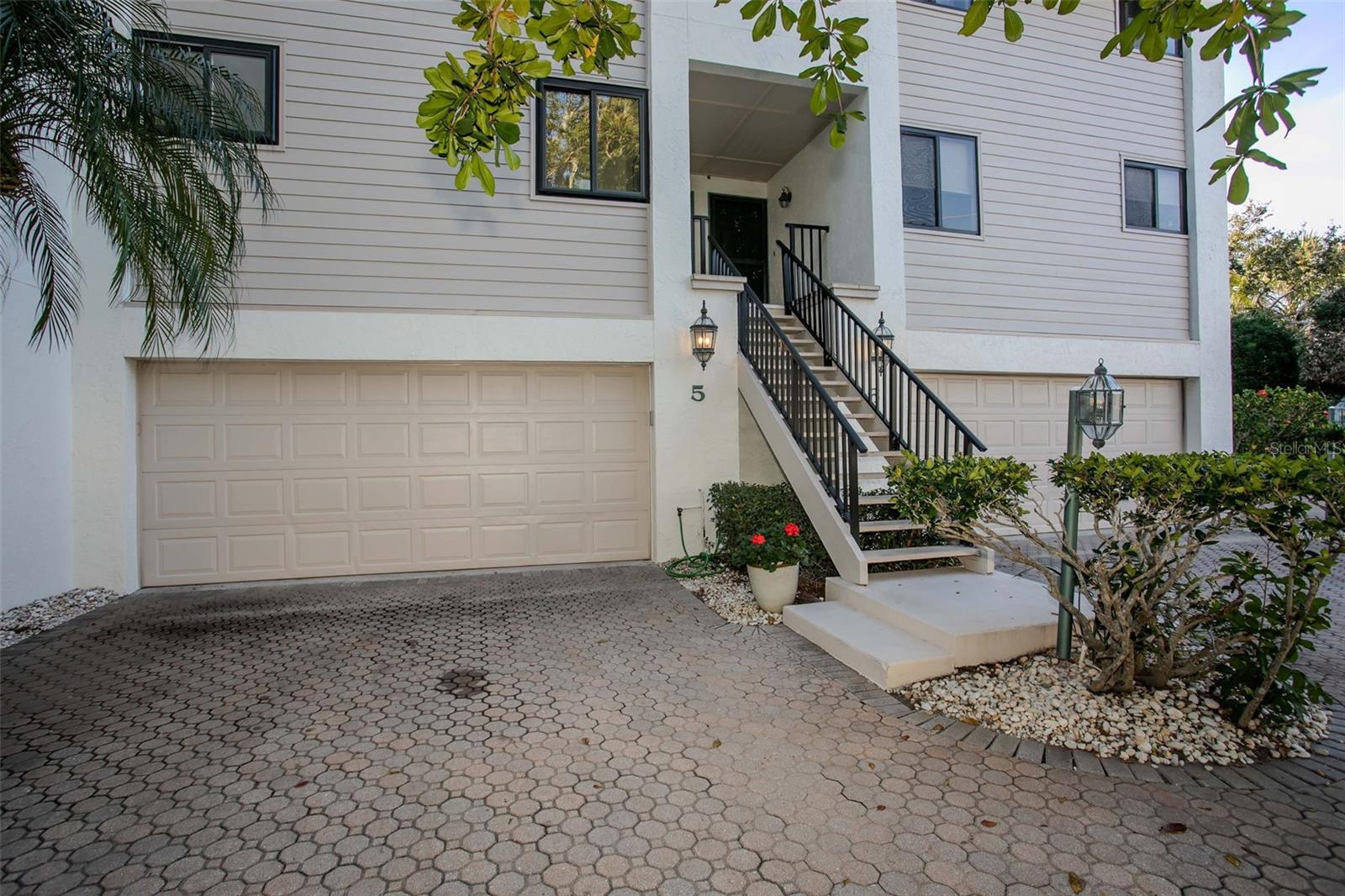 Image 2 of 71 For 9000 Midnight Pass Road 5