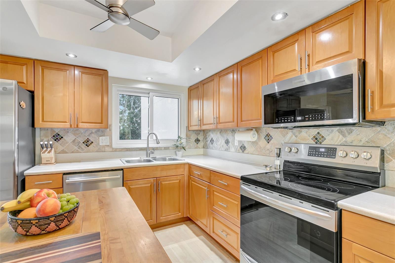 Image 20 of 71 For 9000 Midnight Pass Road 5