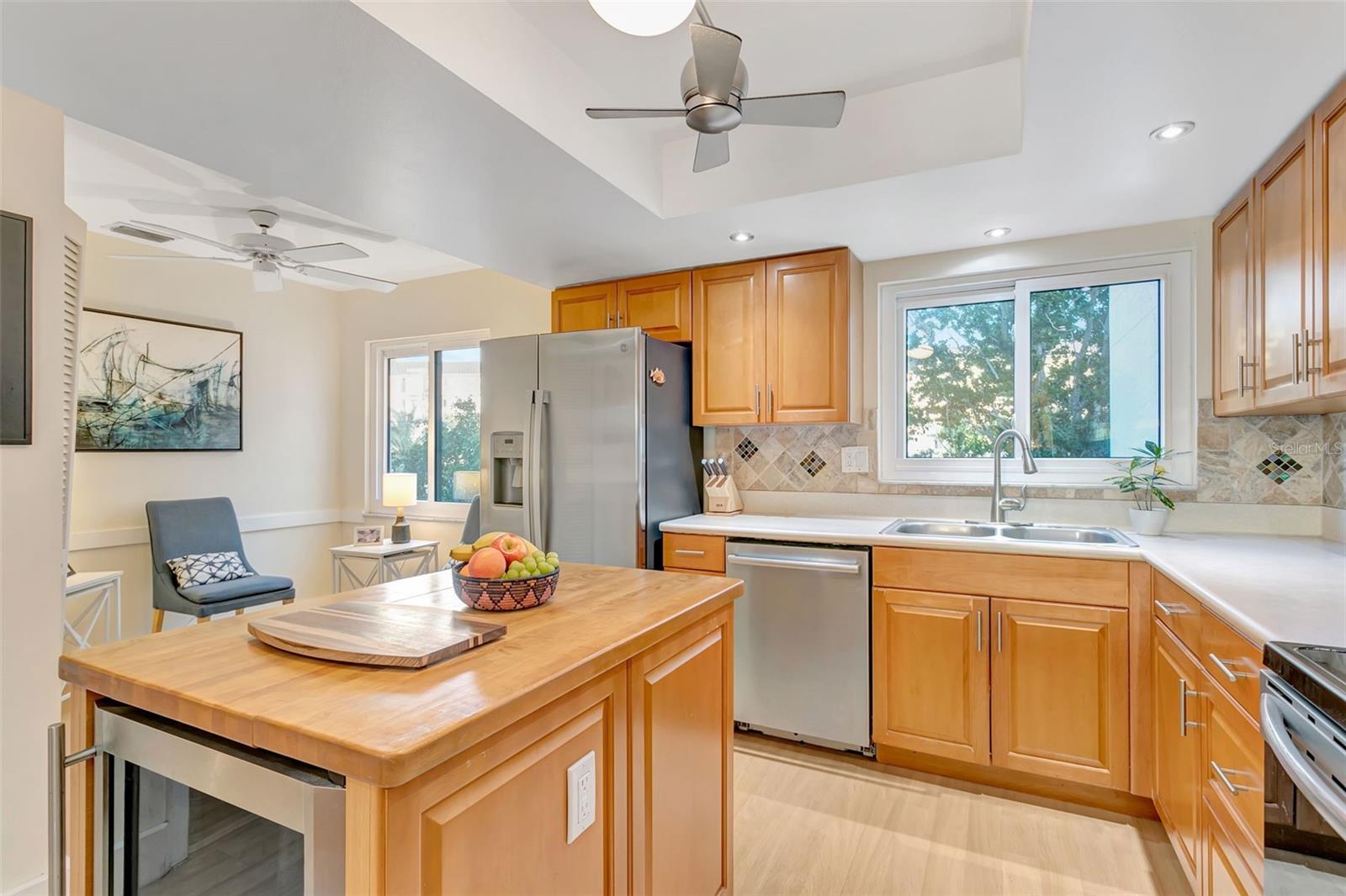 Image 21 of 71 For 9000 Midnight Pass Road 5