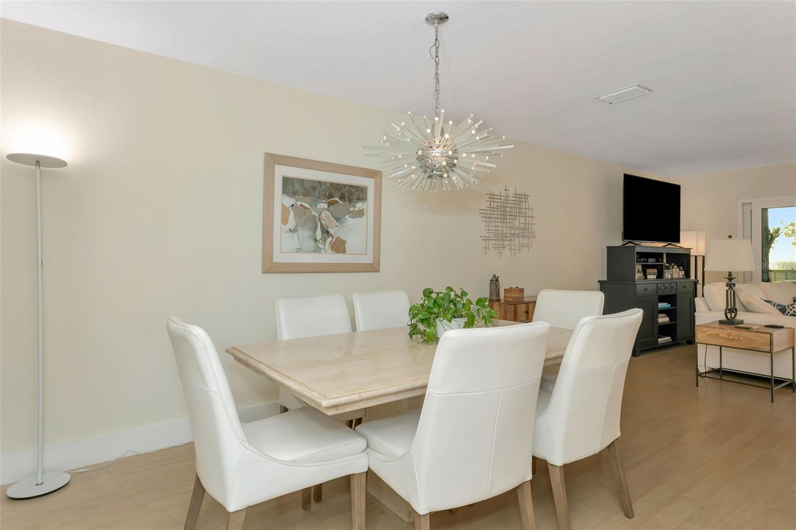 Image 23 of 71 For 9000 Midnight Pass Road 5