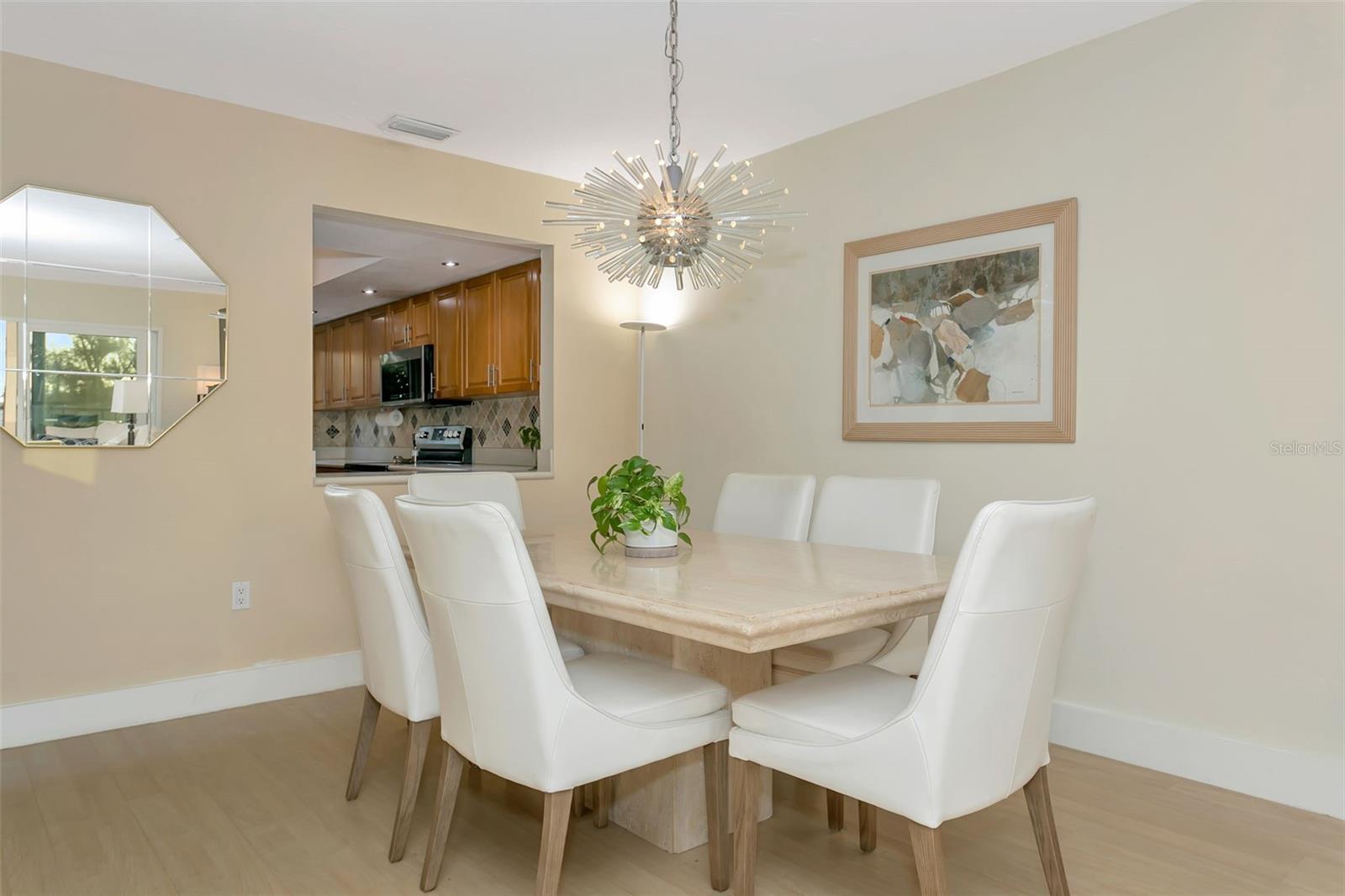 Image 24 of 71 For 9000 Midnight Pass Road 5