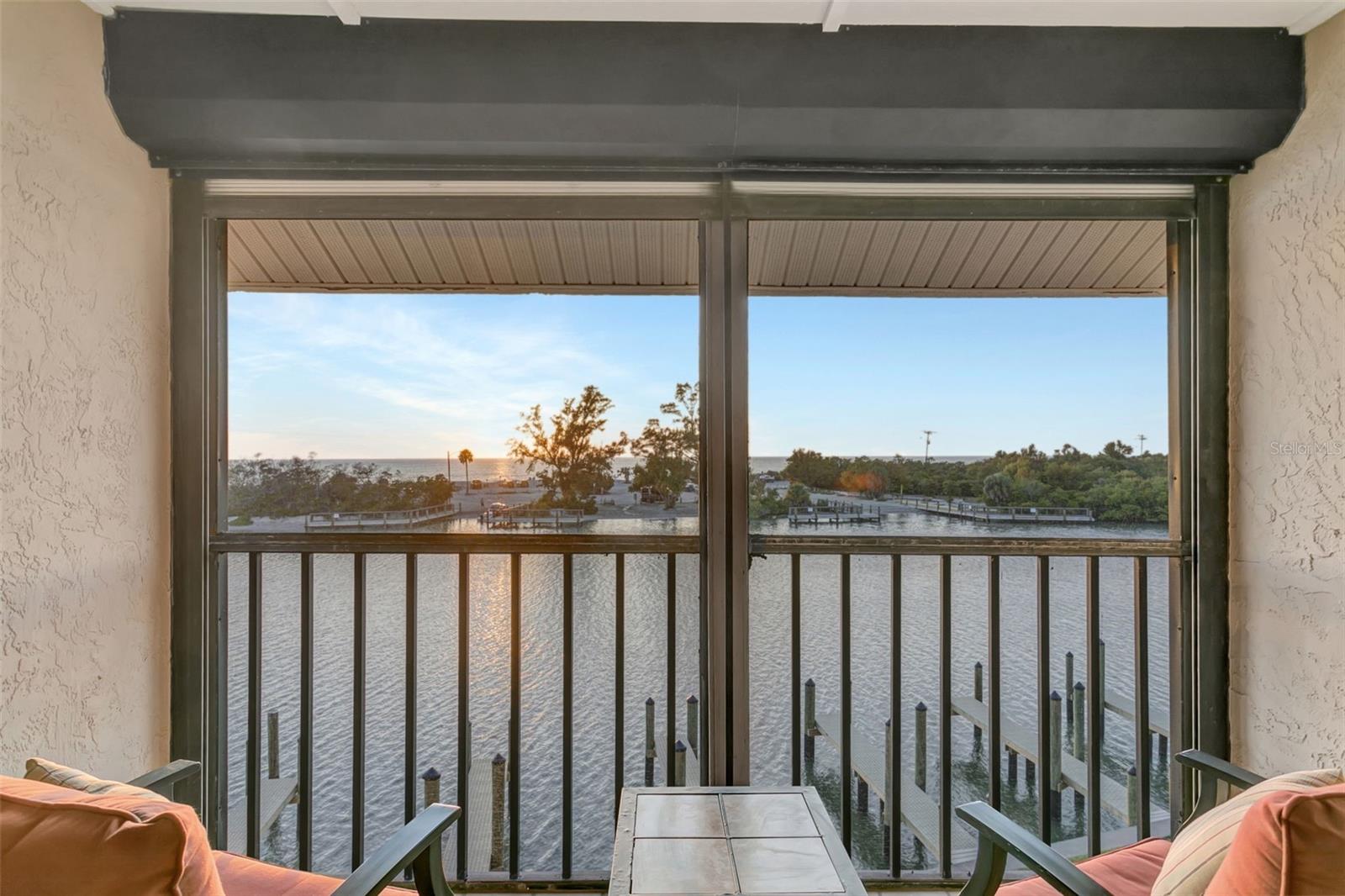 Image 28 of 71 For 9000 Midnight Pass Road 5