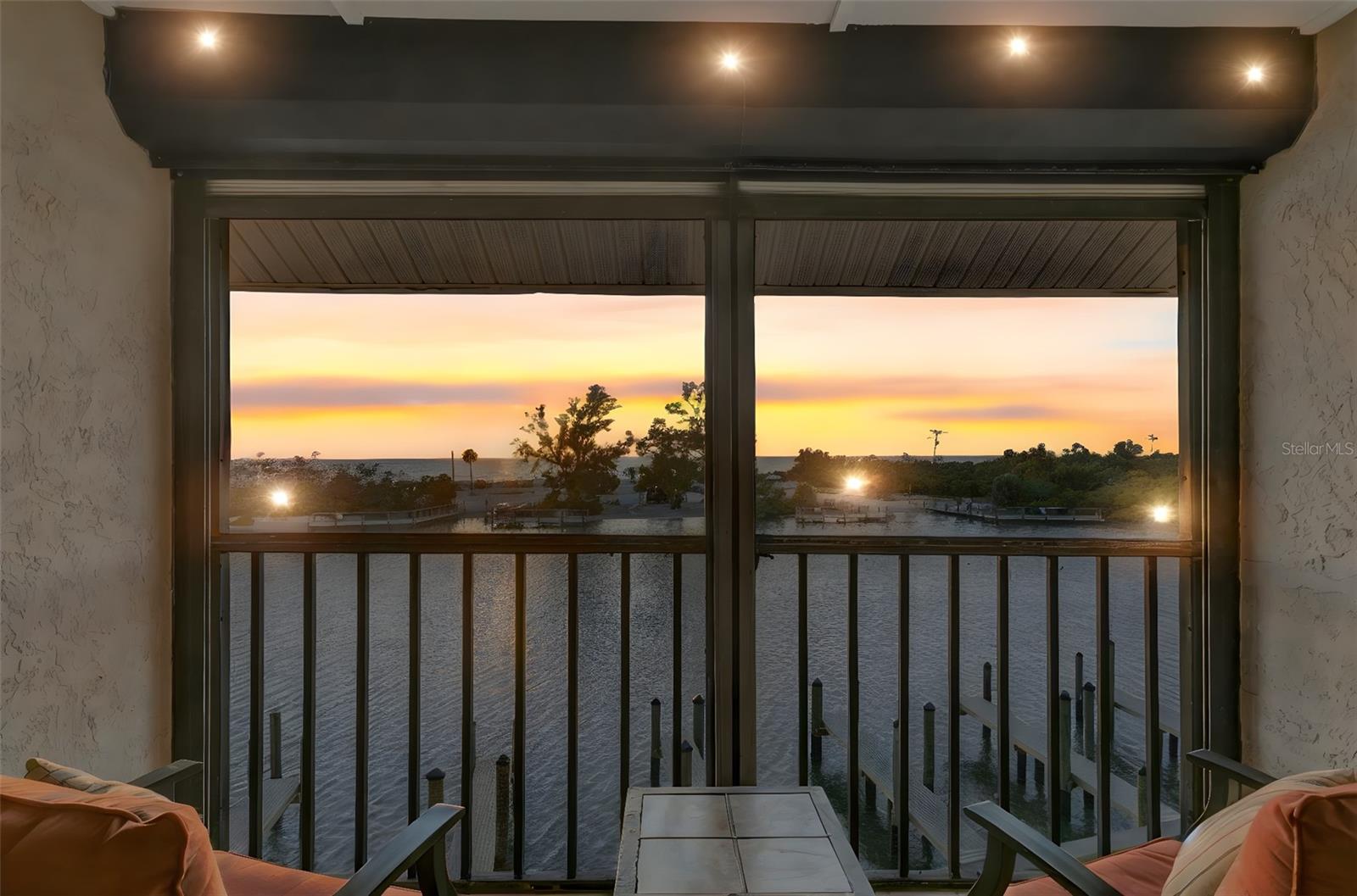 Image 29 of 71 For 9000 Midnight Pass Road 5