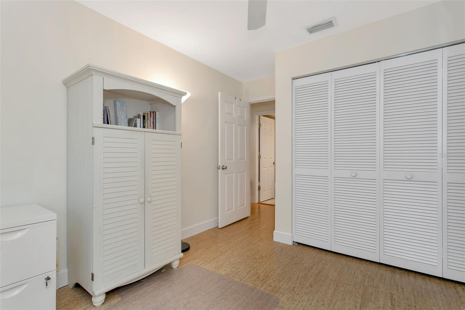 Image 38 of 71 For 9000 Midnight Pass Road 5