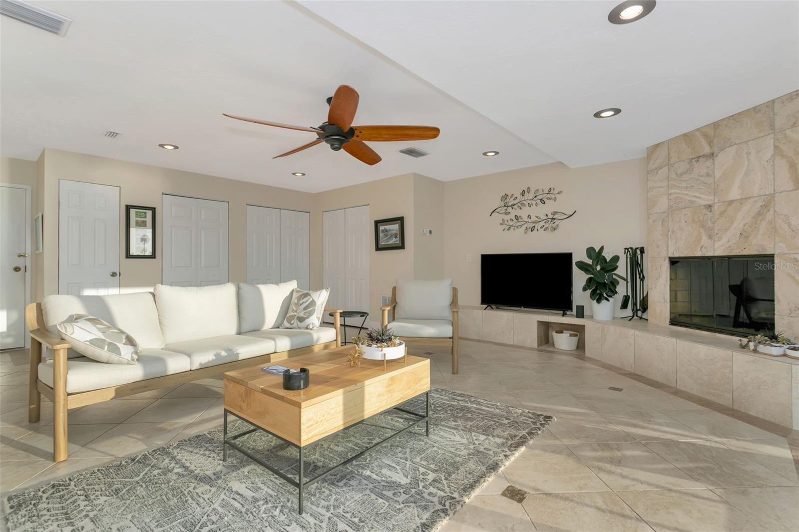 Image 48 of 71 For 9000 Midnight Pass Road 5