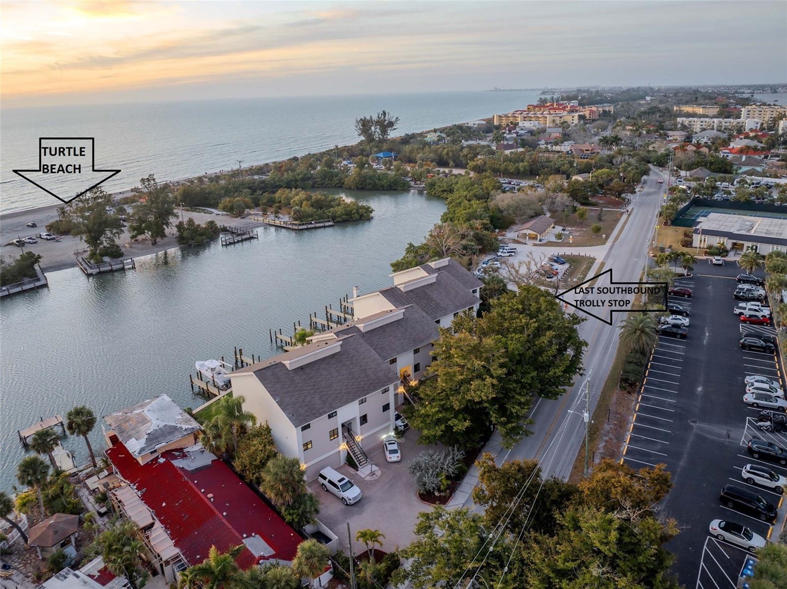 Image 5 of 71 For 9000 Midnight Pass Road 5