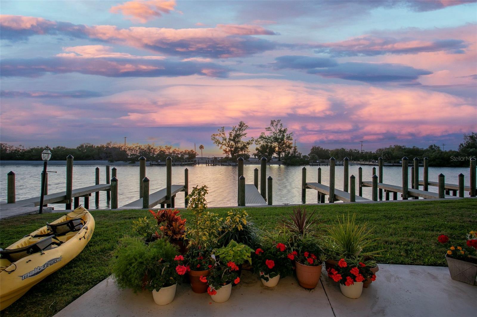 Image 53 of 71 For 9000 Midnight Pass Road 5