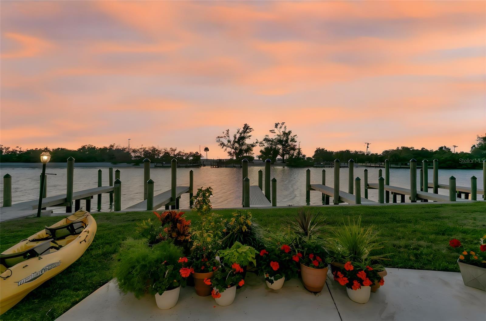 Image 6 of 71 For 9000 Midnight Pass Road 5