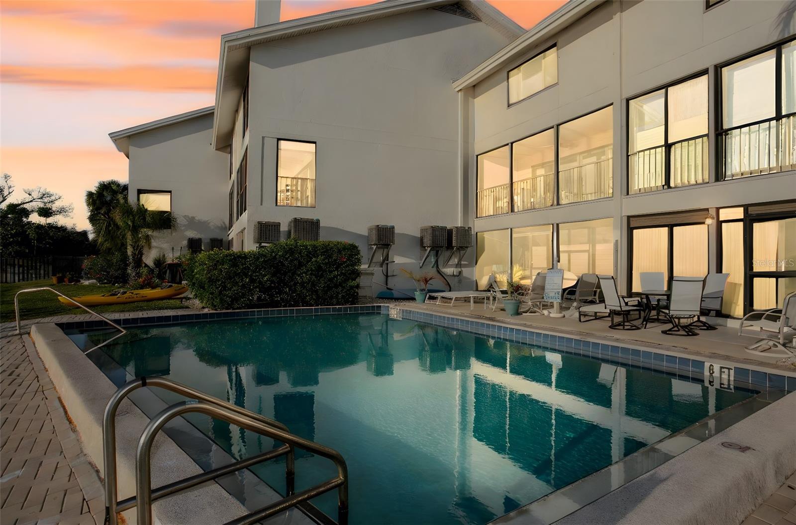 Image 66 of 71 For 9000 Midnight Pass Road 5