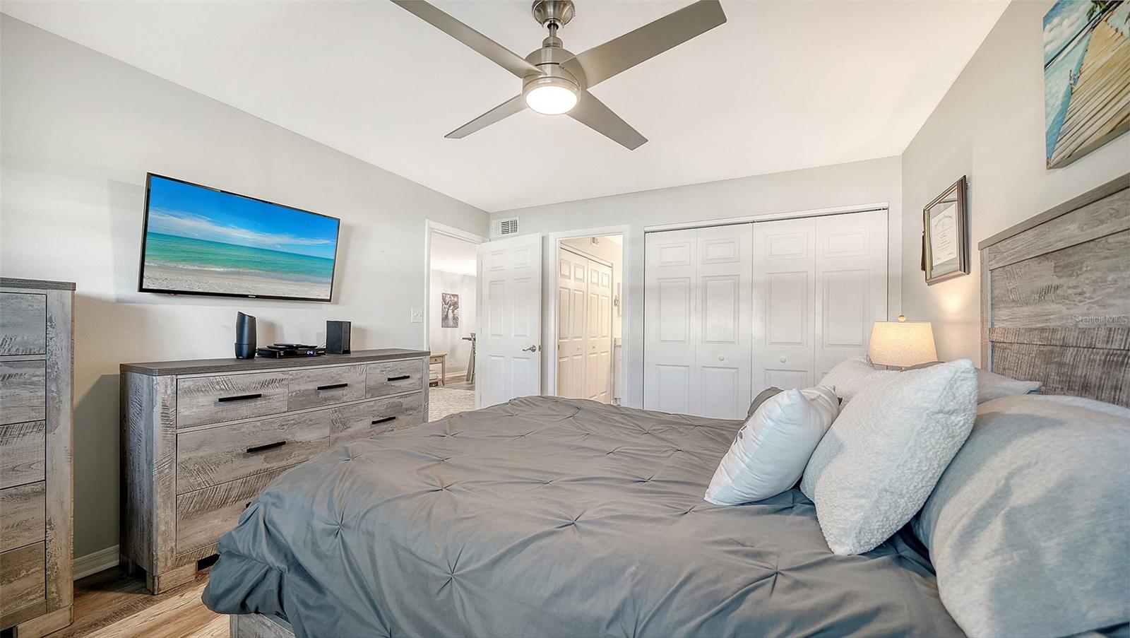 Image 15 of 37 For 6033 34th Street W 38