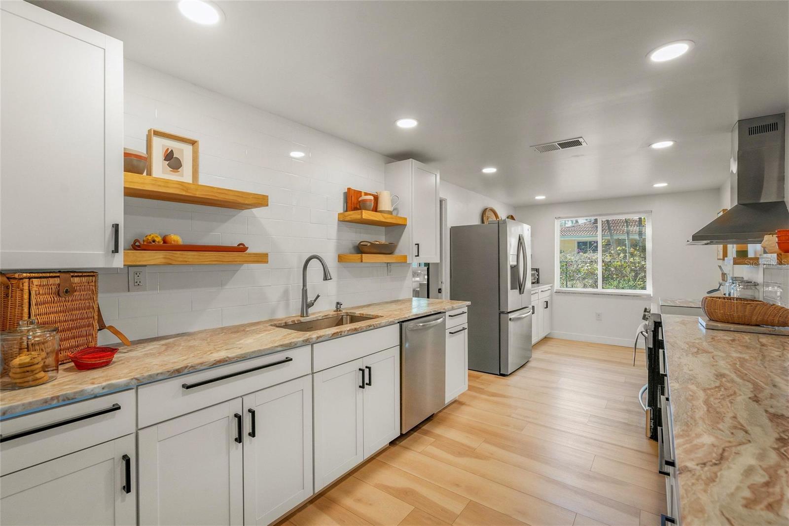 Image 13 of 70 For 401 Picasso Drive