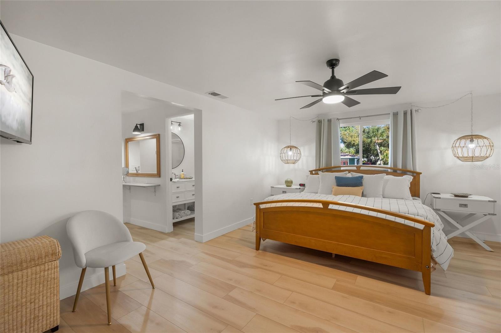 Image 17 of 70 For 401 Picasso Drive