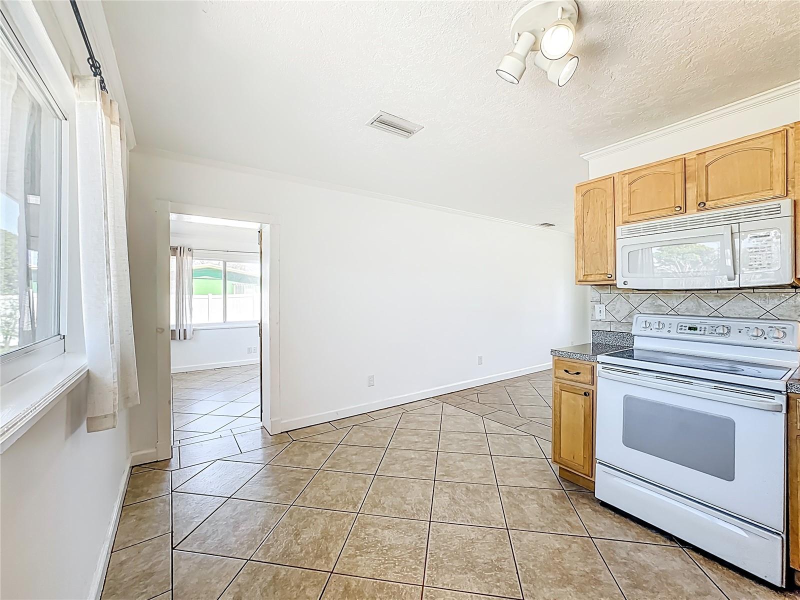 Image 12 of 38 For 5436 3rd Street E