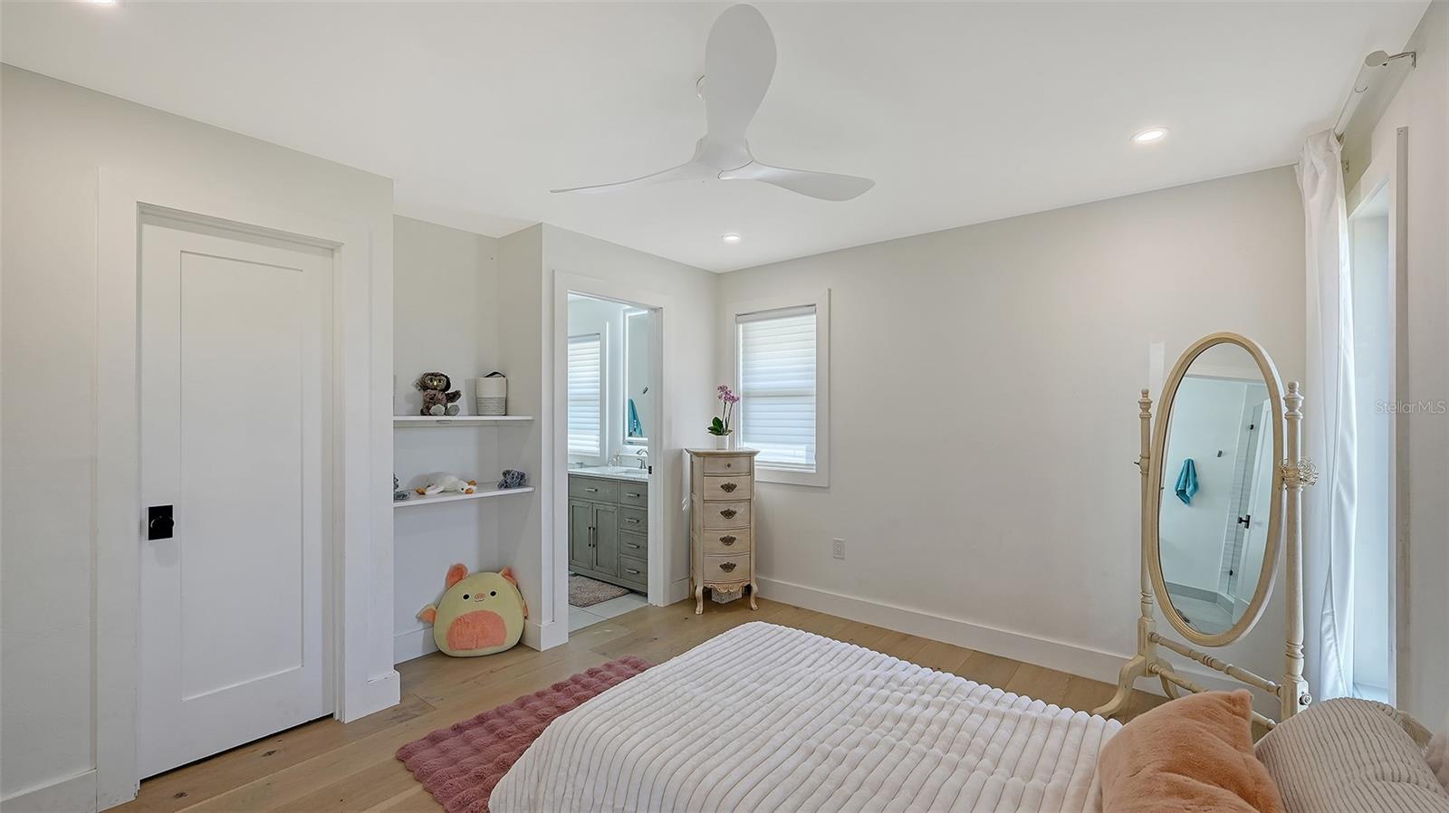 Image 27 of 37 For 1471 Shoal Way