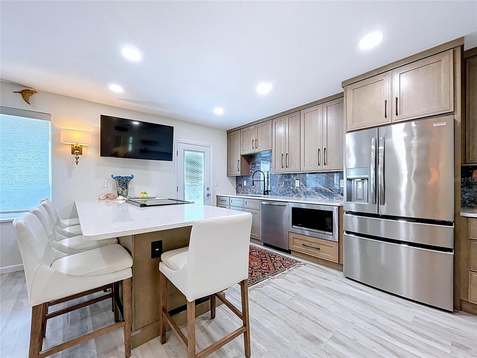 Image 27 of 77 For 763 John Ringling Boulevard 36