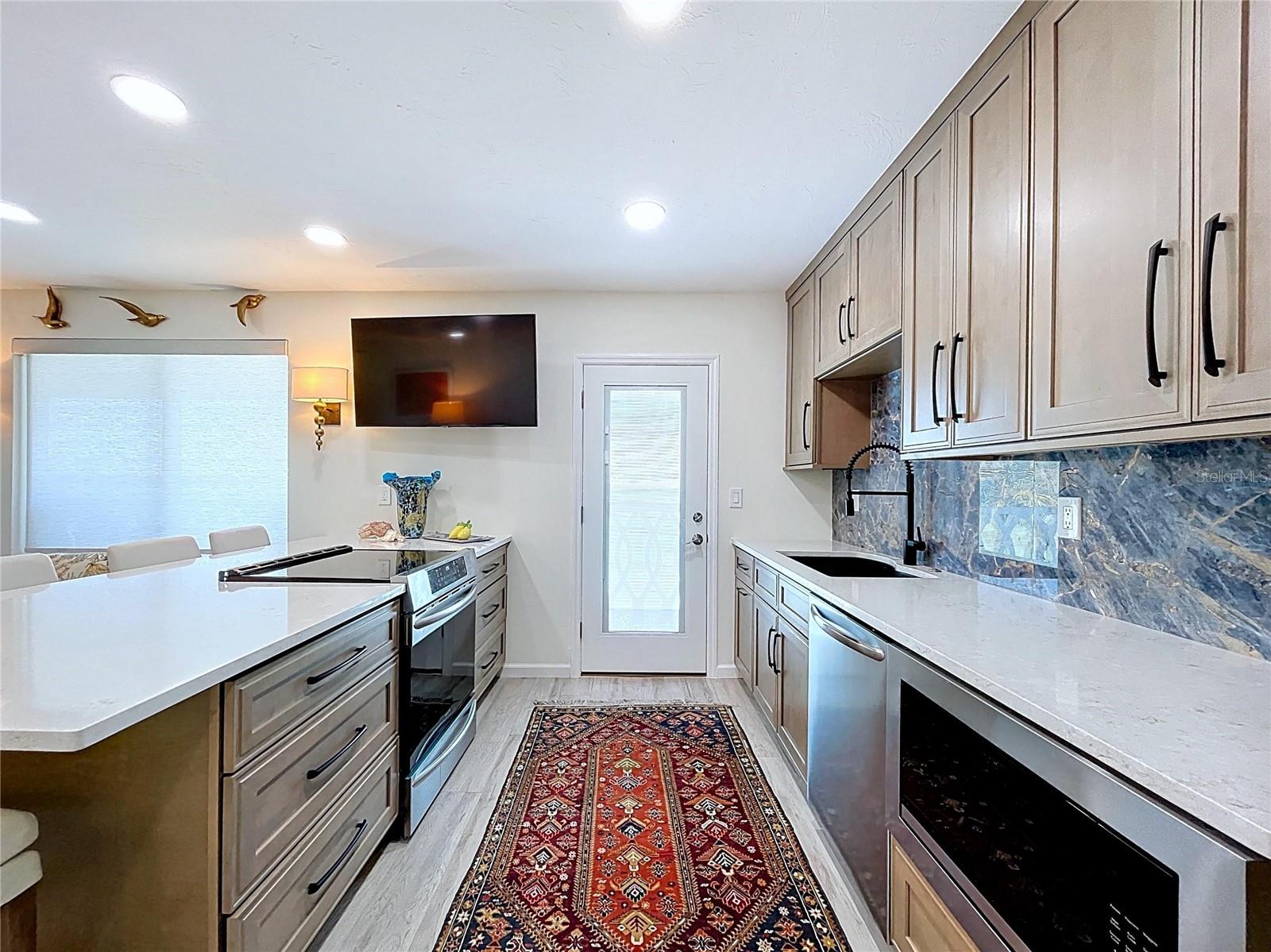 Image 29 of 77 For 763 John Ringling Boulevard 36