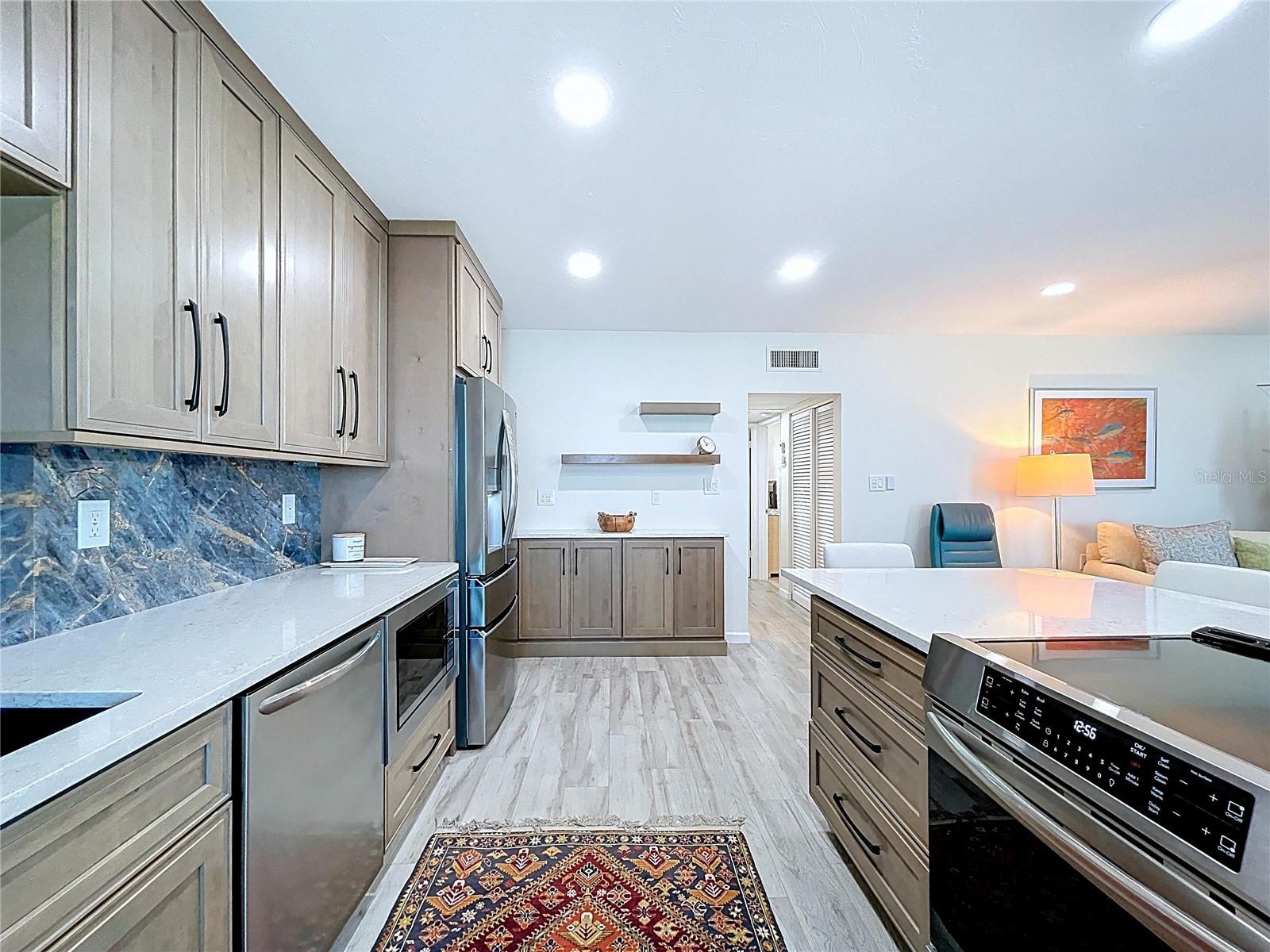 Image 31 of 77 For 763 John Ringling Boulevard 36