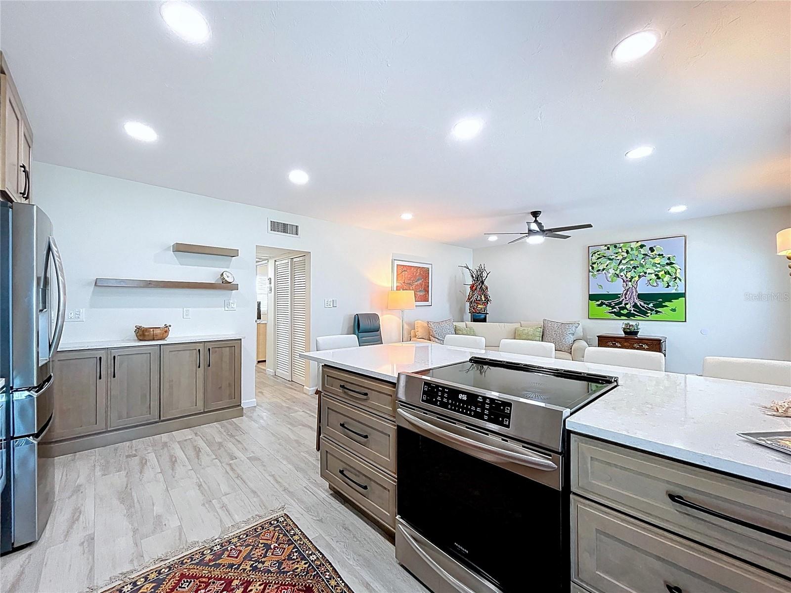 Image 32 of 77 For 763 John Ringling Boulevard 36