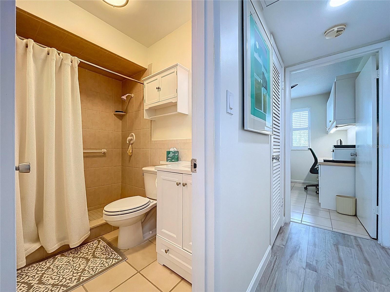 Image 42 of 77 For 763 John Ringling Boulevard 36