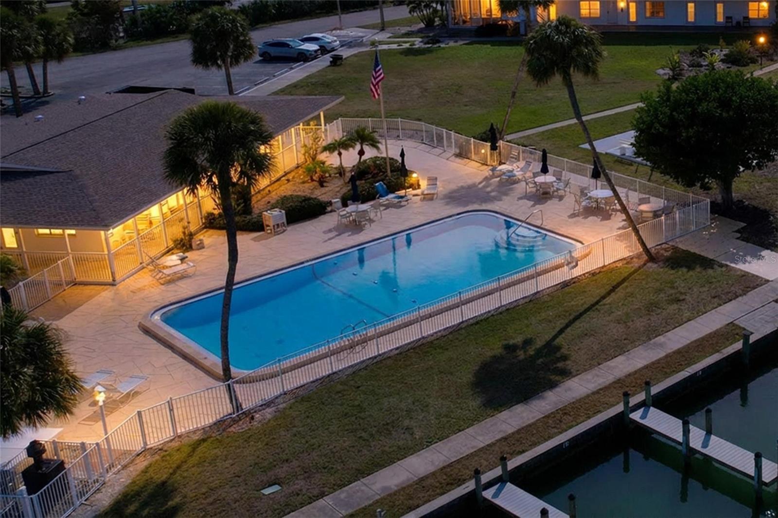 Image 5 of 77 For 763 John Ringling Boulevard 36