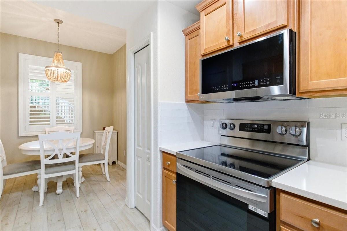 Image 11 of 63 For 923 Fairwaycove Lane 103