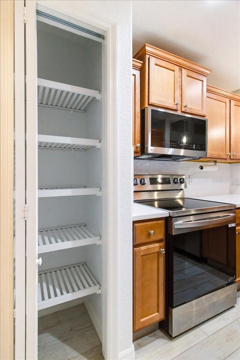 Image 13 of 63 For 923 Fairwaycove Lane 103