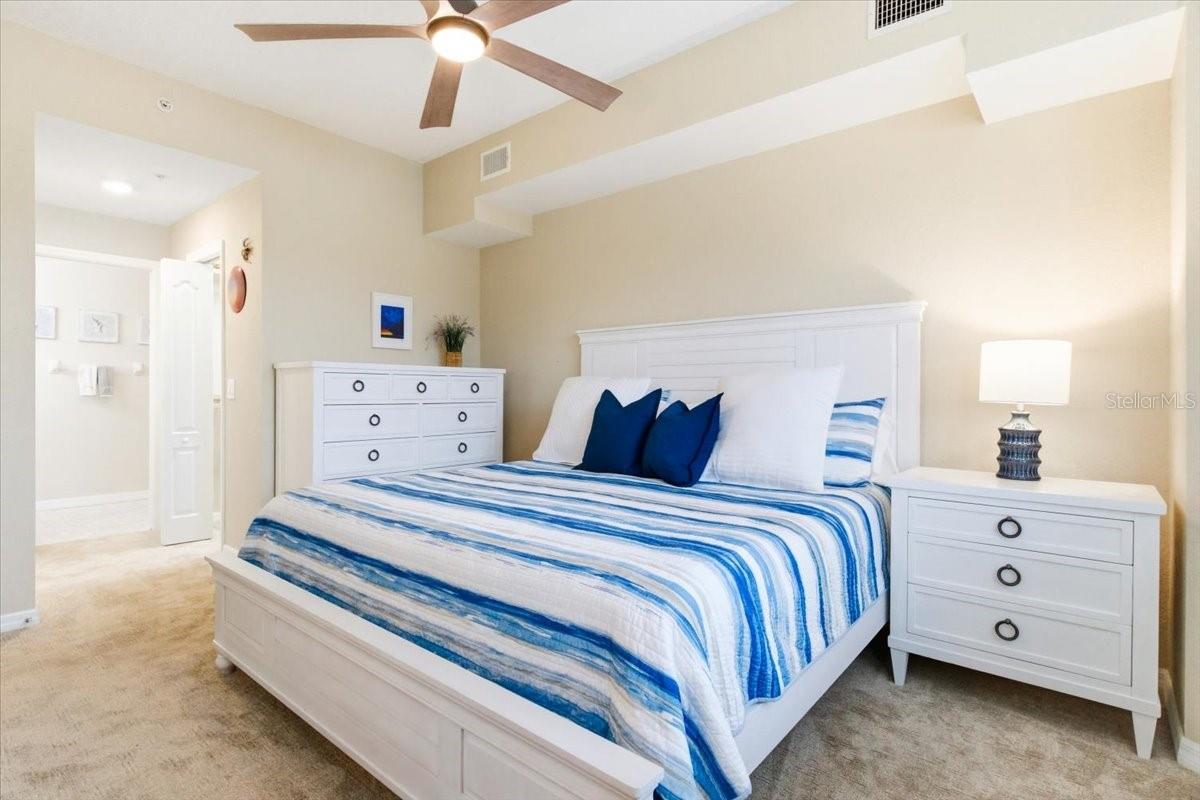 Image 22 of 63 For 923 Fairwaycove Lane 103