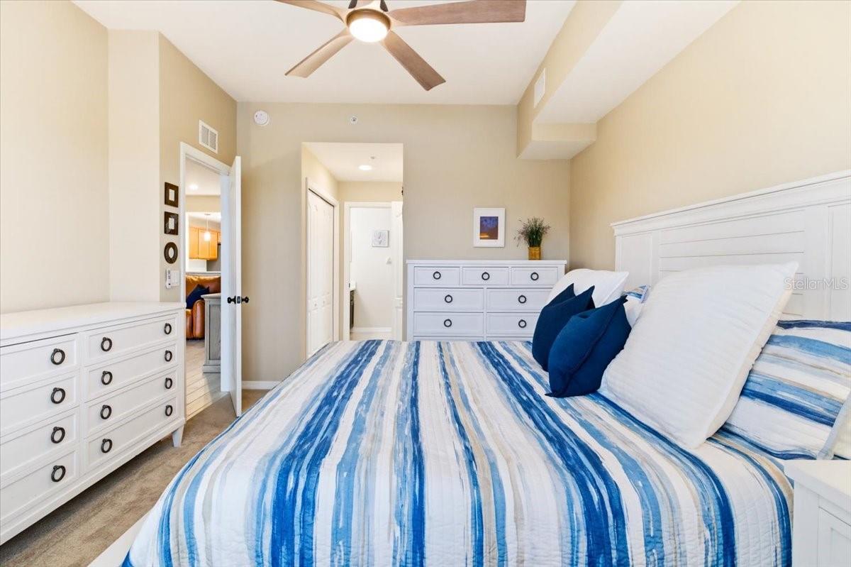 Image 23 of 63 For 923 Fairwaycove Lane 103