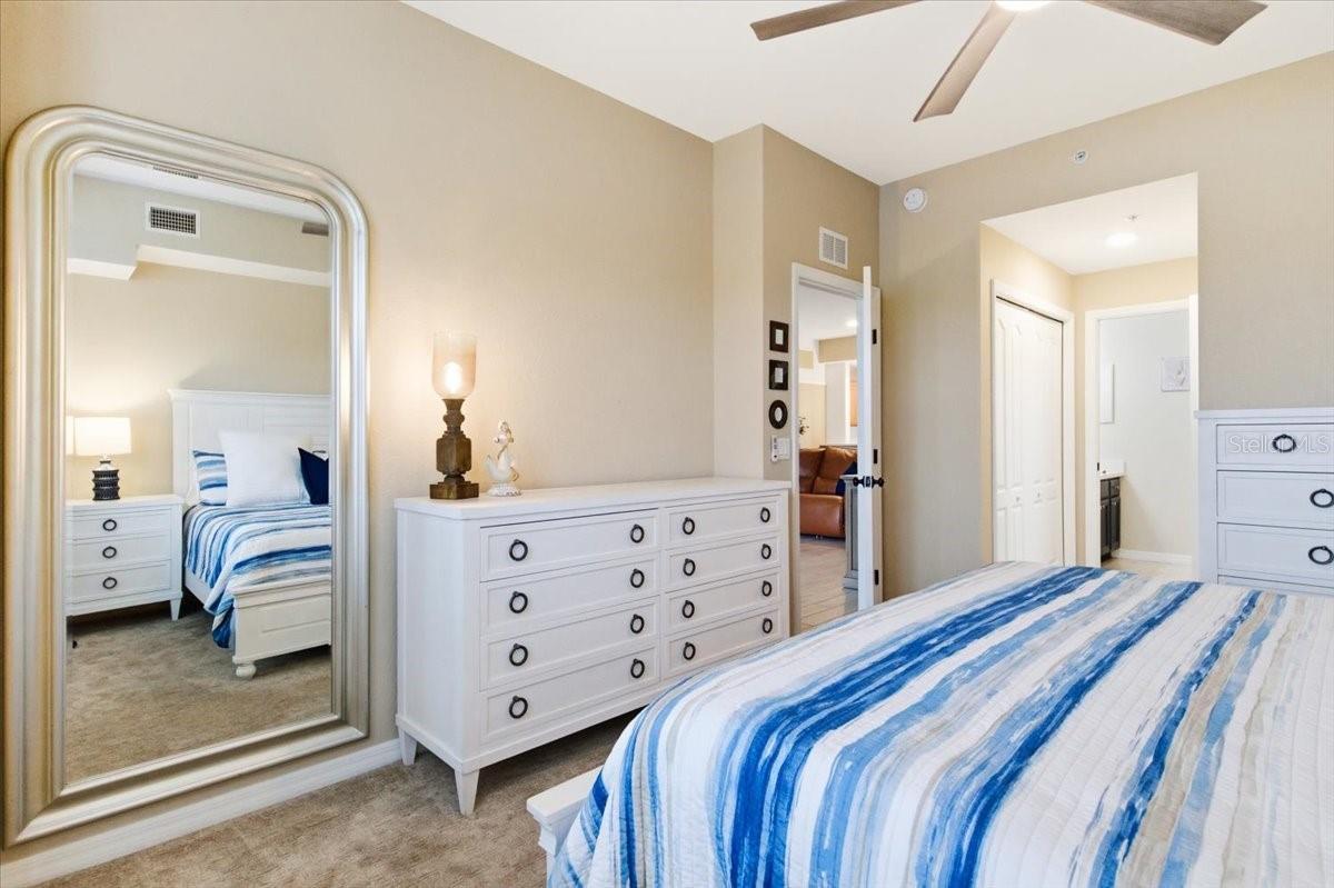 Image 24 of 63 For 923 Fairwaycove Lane 103